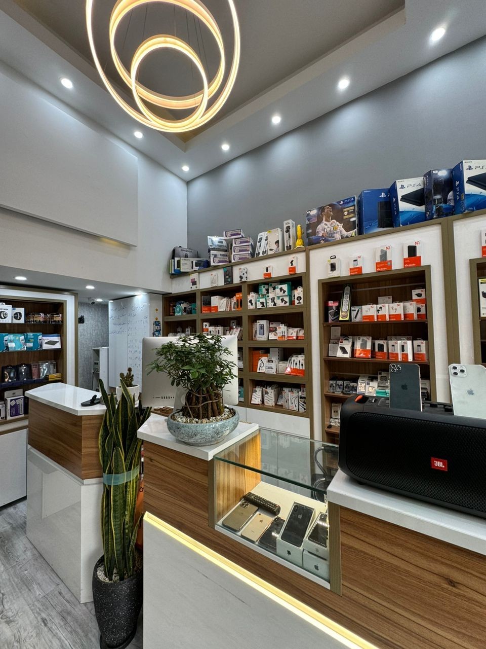 اپل استور حمید فراهانی