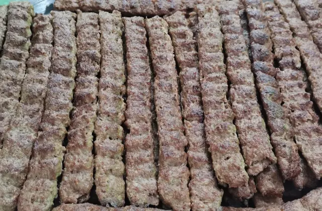 کبابی و بریانی منارجنبان