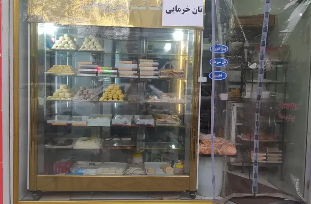 کیک و شیرینی یملی پیراشکی